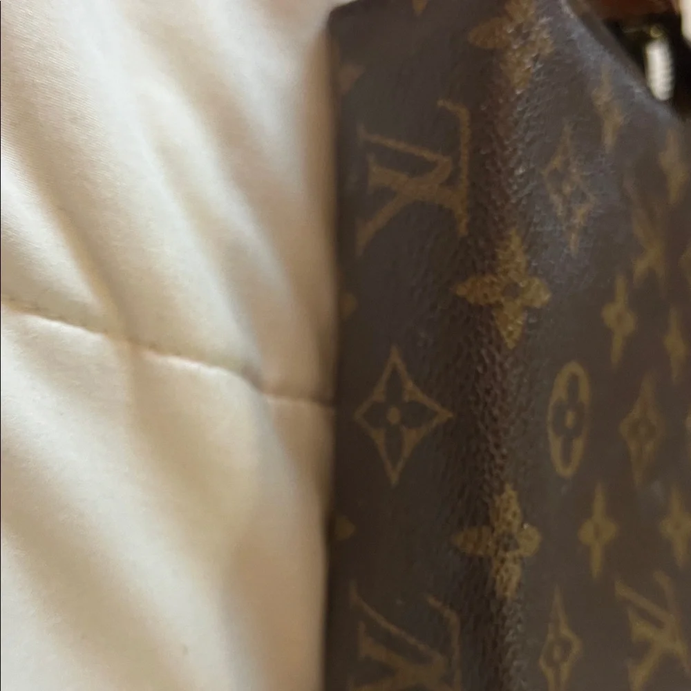 Authentic Louis Vuitton Monogram Canvas Pouch - Picture 10 of 12